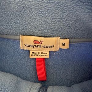 Women’s size medium vineyard vines quarter zip fleece. Like new hardly worn.